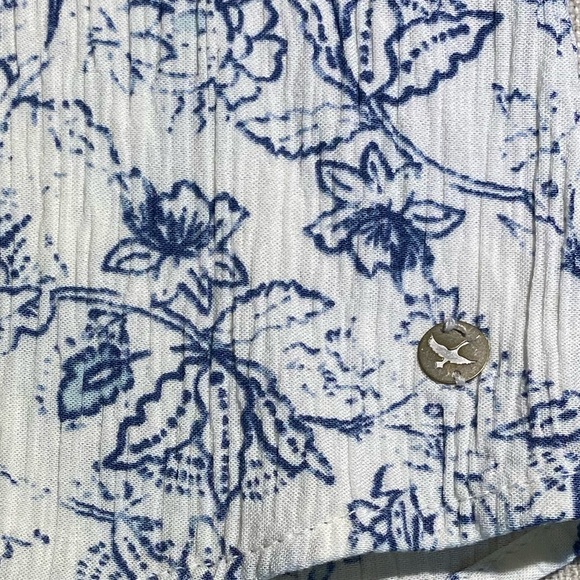 NWOT - Eddie Bauer | White with Blue Floral Pattern Top | Size XL - Picture 4 of 9